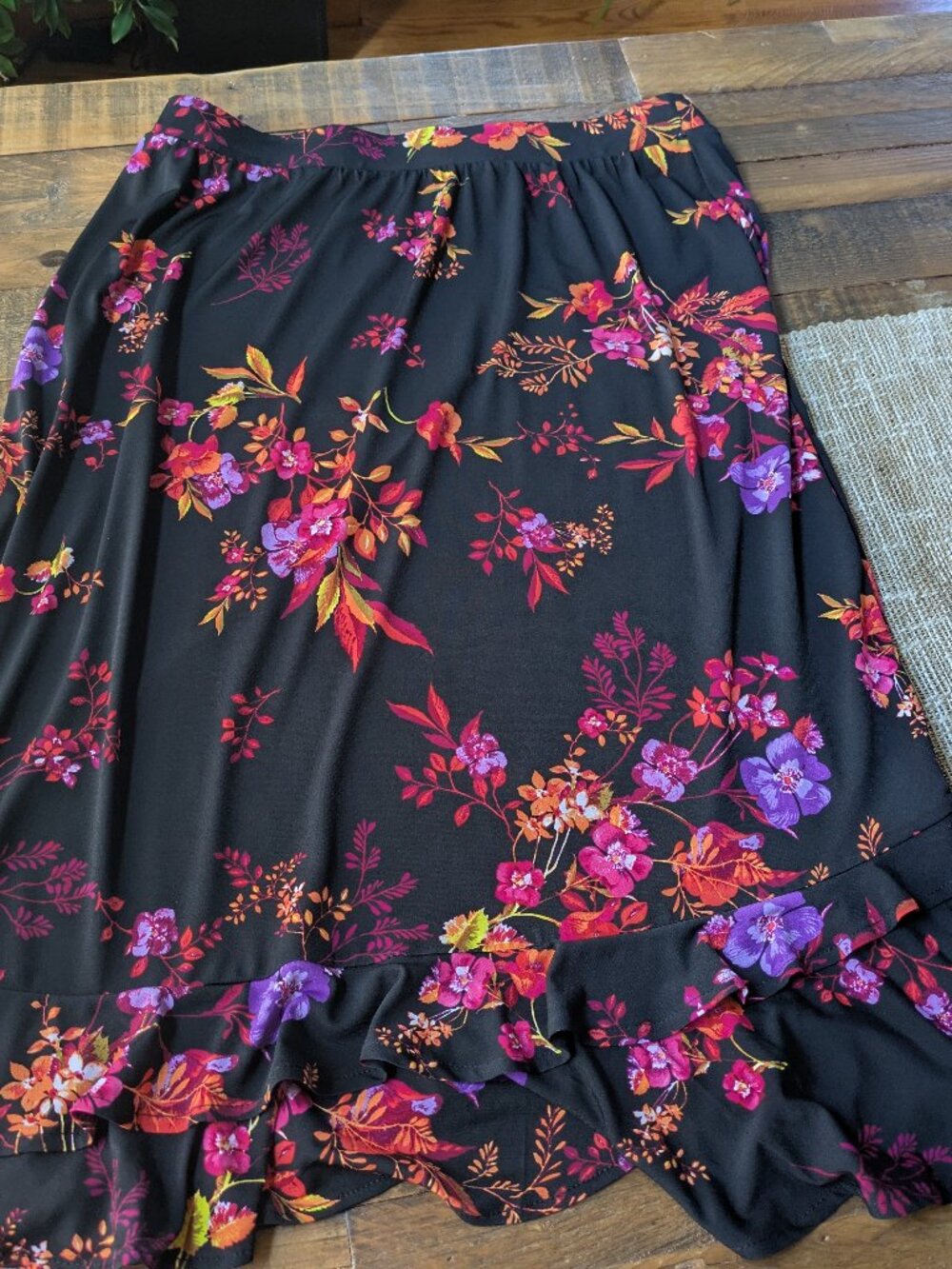 East 5th maxi black skirt red flowers ruffle on the bottom size PL #312